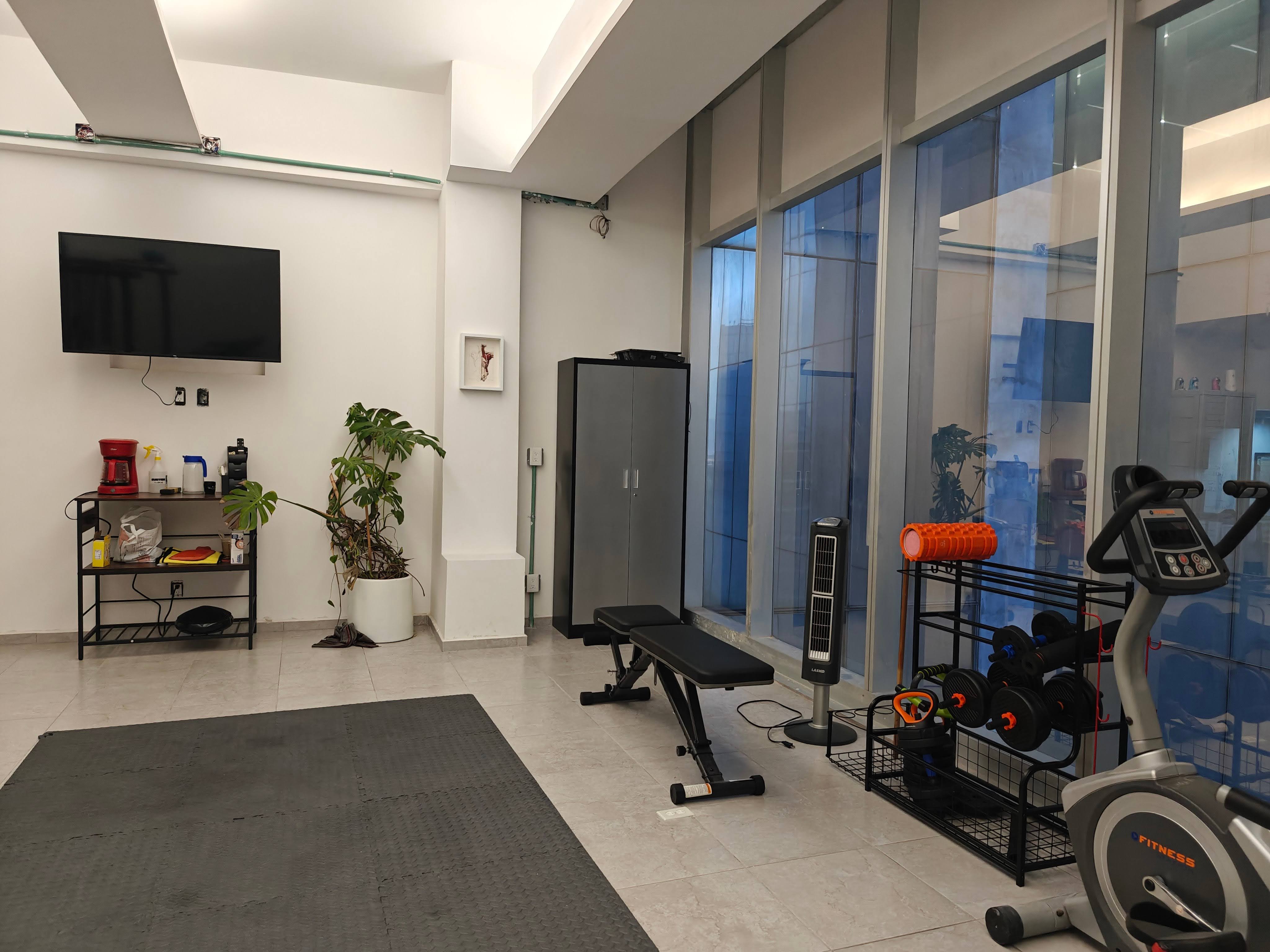 Rack funcional y zona de fortalecimiento